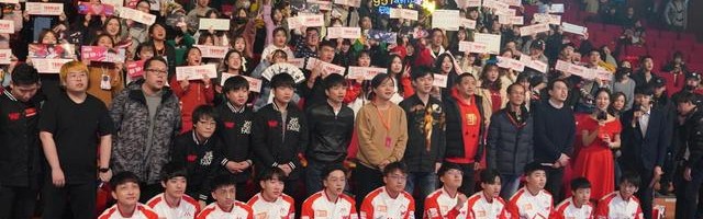 NG体育网站- 波鸿老将退役仪式感人，全场掌声致敬  
